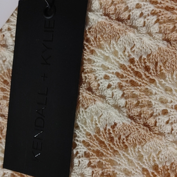 NEW Kendall & Kylie Vanilla & Sand Knit Crop Top Size XS - Picture 5 of 6